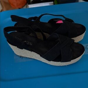 Women’s Tom’s espadrilles size 9